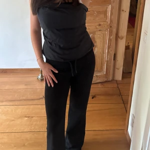 bandeau topp  - säljer nu min bandeau topp från zara, så fin å perfekt för festliga tillfällen! 