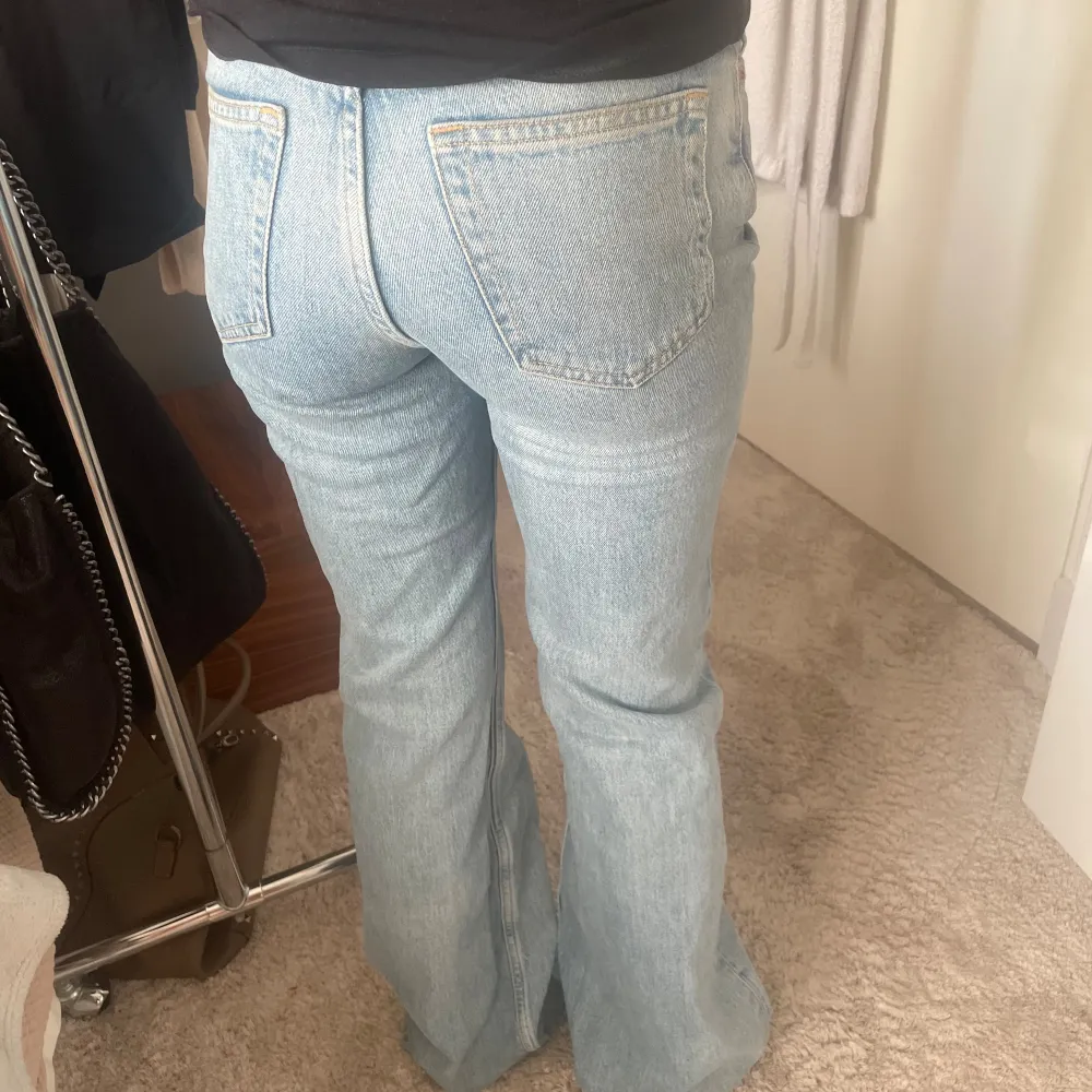 Storlek 25/34 Använt få gånger  Köpte för 590❤️. Jeans & Byxor.