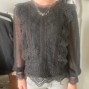 Svart blus  - Storlek xs köpte förra året inte använt alls mycket 