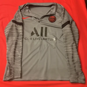 Psg Tröja och Byxa - New too small for me never used