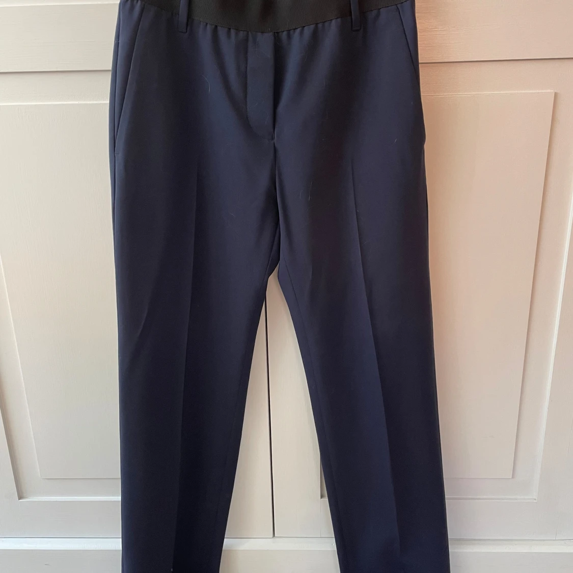 Acne Marinblå byxor 