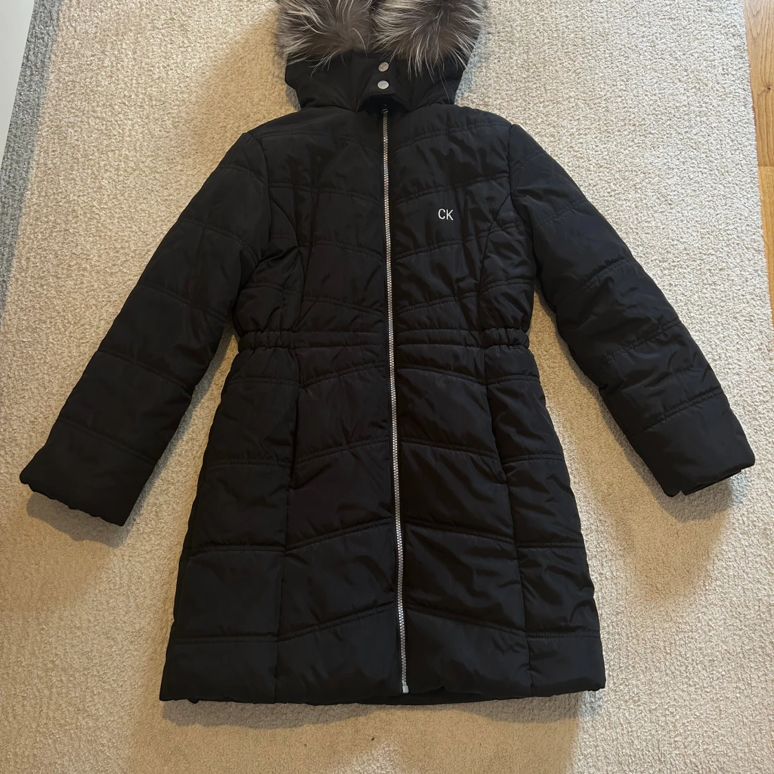 Calvin Klein jacka med äkta päls