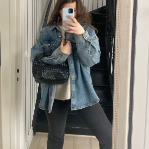 Jeans jacka - Perfekt jeans jacka till våren Fin färg och overzied!