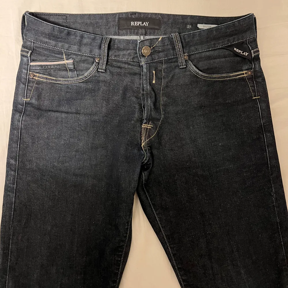 Tja säljer nu ett par feta Replay Jeans | nypris - 1700kr | mitt pris - 399kr | skick 9/10 | skriva gärna på dm om frågor eller funderingar. Jeans & Byxor.