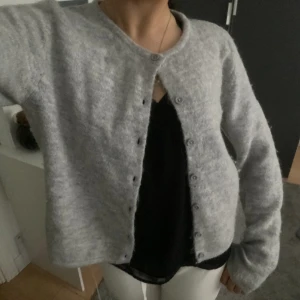 Cardigan  - Så fin men användt inte ens en gång men så mysig från Gina 