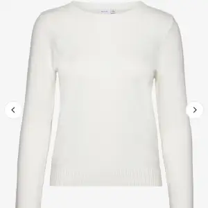 En stickad tröja från VILA, aldrig använd då den inte passar mig så är som ny! Köpare står för frakt, kontakta för fler frågor eller bilder!🙌🏼💞