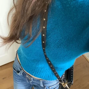 Trekvartsärmad topp! - Trekvartsärmad stickad topp ifrån BikBok!💗Köpt second hand men säljer nu💗