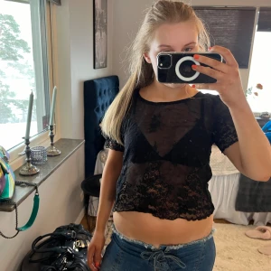 Spets topp - Snygg spetstopp från Gina tricot 