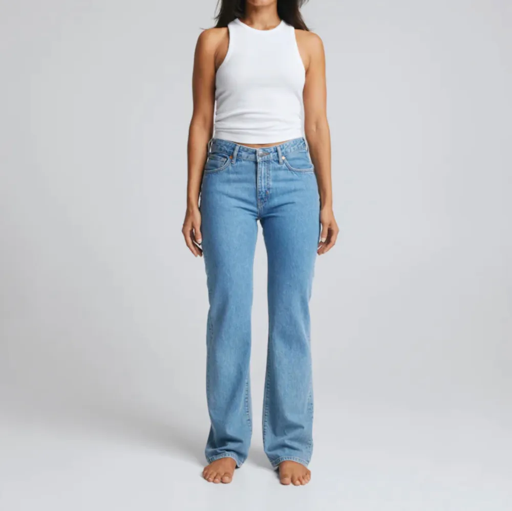 Säljer dessa jeans från bikbok. Endast använda 1 gång. Säljer då de är för stora för mig. Nypris: 699 kr💕. Jeans & Byxor.