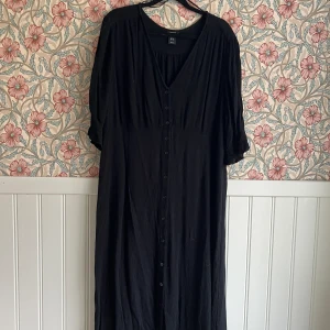 Vadlång klänning  - Använd men i fint skick 