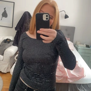 Fest topp - Jättesnygg tröja med öppen rygg😊😊perfekt fest tröja 