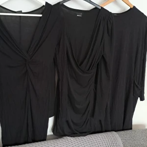 Svarta klänningar  - Dom rvå rill vänster är från gina Tricot stl S och den högra från indiska stl M