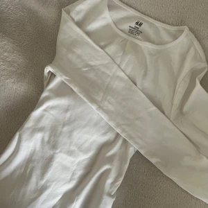 långärmad tröja  - Storlek 152/xxs  Inga deffekter, dm för frågor eller bilder 