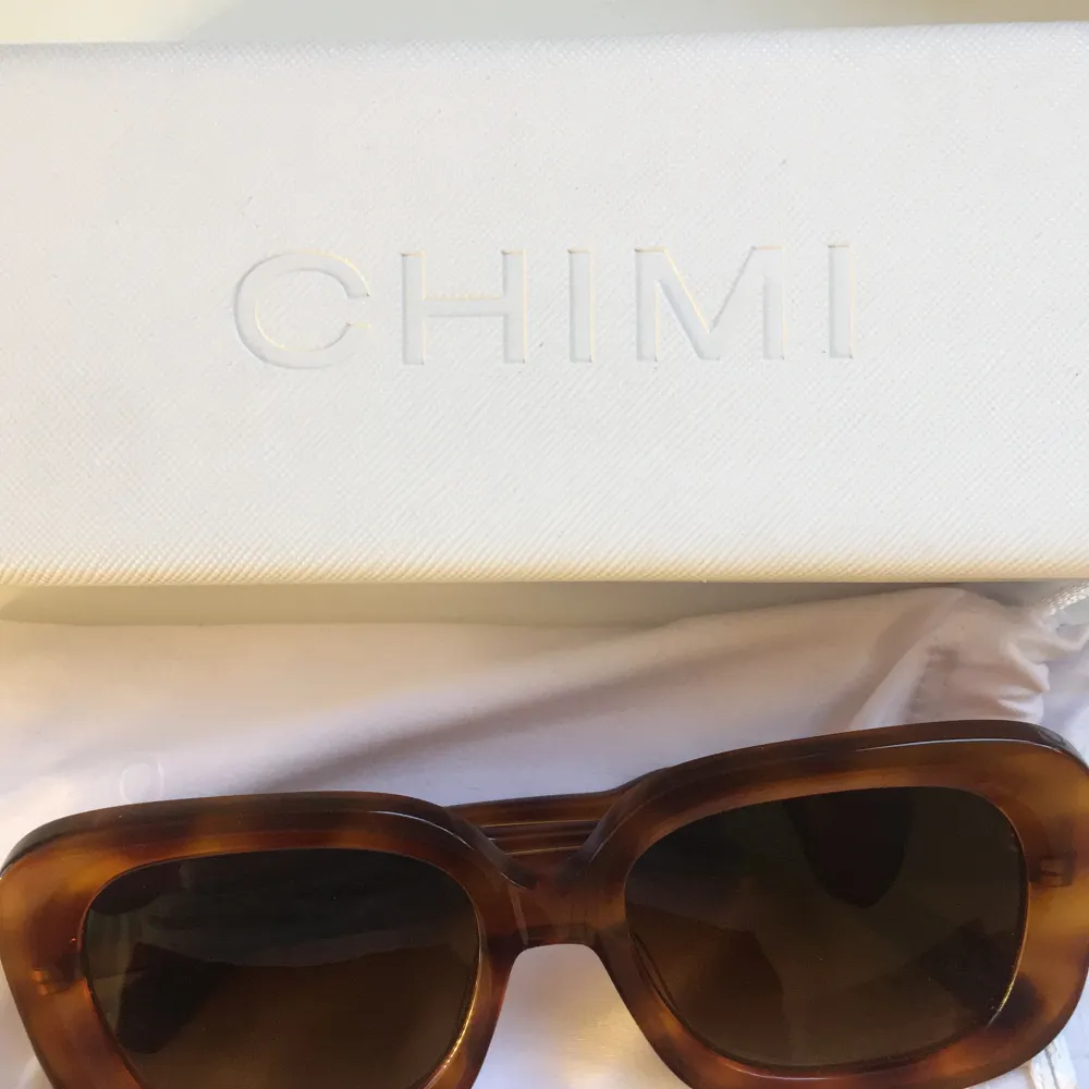 Jätte coola solglasögon från Chimi och knappt använda!! Modellen 10 havana. Ursprungspris 1250kr. 😎🌟💞(skriv för fler bilder). Övrigt.