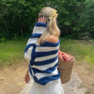 Design by si tröja - Säljer denna tröja då jag inte använder den längre. I jätte bra skicka och knappt använd💕 köpt för 529