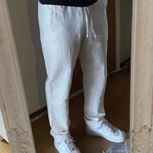 Uniqlo Linnebyxor - Perfekt skick. Passar S-M. Nypris 599:- mitt pris 279:-