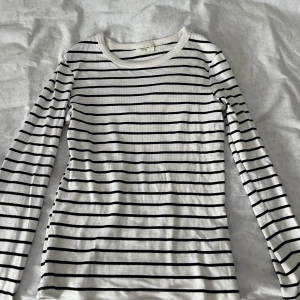 Svart vit randig tight top  - I bra skick, köpt från lager 157, bara använd ett fåtal ggr