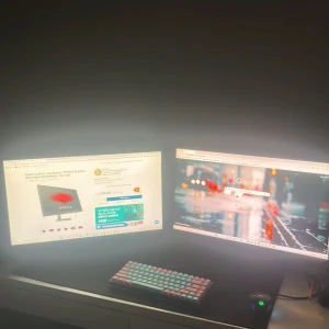 Gamingskärm - Gamingskärmar, säljes på grund av att jag inte har någon användningar av dem längre. 1920x1080 144Hz. Skriv för mer specifik information eller om andra frågor. 1500kr för båda eller 900 för en. Möts helst upp i Stockholm