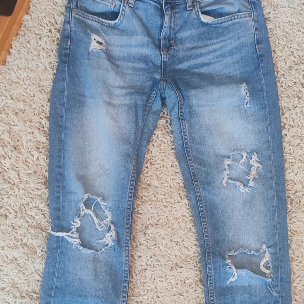 Slitna jeans i fint skick. Stl 29 . Jeans & Byxor.