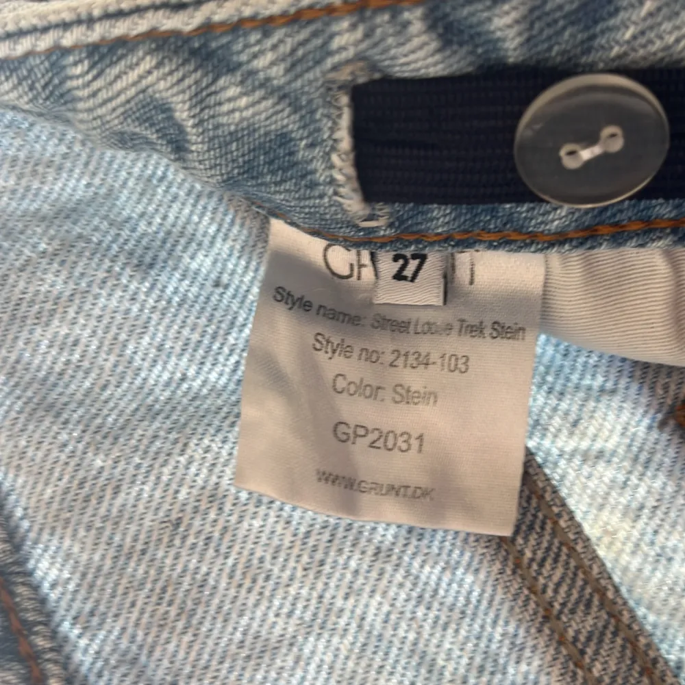 Tja! Säljer dessa grunt jeans, nypris 499kr. Dem är i nyskick. Hör av er vid frågor.. Jeans & Byxor.