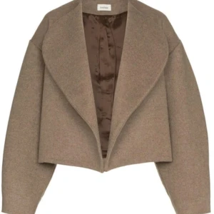 Ballac jacka  - Använd ett par gånger men den är helt ny Har två fläckar bild kan skickas 