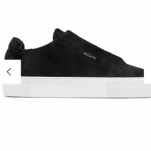 Arigato skor - Säljer nu mina snygga Arigatos😅😅 dem är så fina och väldigt bra stick i storlek 38, har nu skaffat ett par andra skor och då kommer dessa Tyvär inte till andvändning 😅