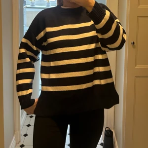 Randig stickad  - Lite tjockare i materialet, så fin tröja. 💘