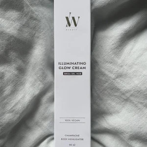 Ida Warg glow cream - En helt ny och oöppnad glow cream från Ida Warg (färg champagne). Har rensat ut denna då den inte kommer till användning. Perfekt till sommarn! Nypris ca 300