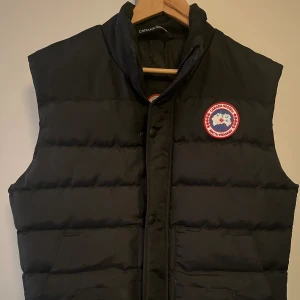 Canada Goose Väst - Har ej använt den  Storlek M passar S