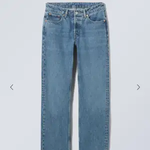 Jeans från weekday i storlek 23/24. Säljer pga att de är för små för mig. Inga defekter. Skriv för fler bilder!