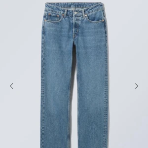 Pin mid straight jeans weekday  - Jeans från weekday i storlek 23/24. Säljer pga att de är för små för mig. Inga defekter. Skriv för fler bilder!