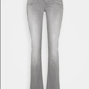 LTB jeans valerie gråa - Säljer dessa sjukt fina och populära LTB jeans valerie i färgen grå, då de inte kommer till användning💕💕