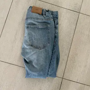 Säljer dessa jeans från Lindex för endast 80 kr i storlek 164