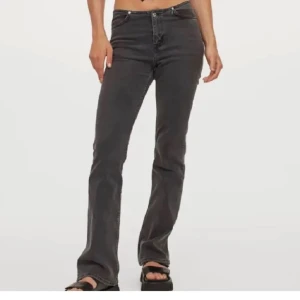 Polotröja  - Säljer denna superfina stickade polotröja med slits på sidorna😇😇