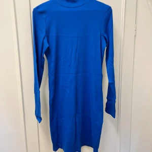 Trutleneck klänning  - Jättefin helt ny vinter/vår klänning 