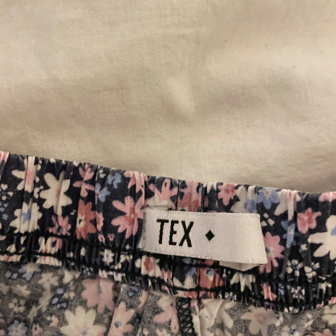 Söta blommiga shorts  - 90