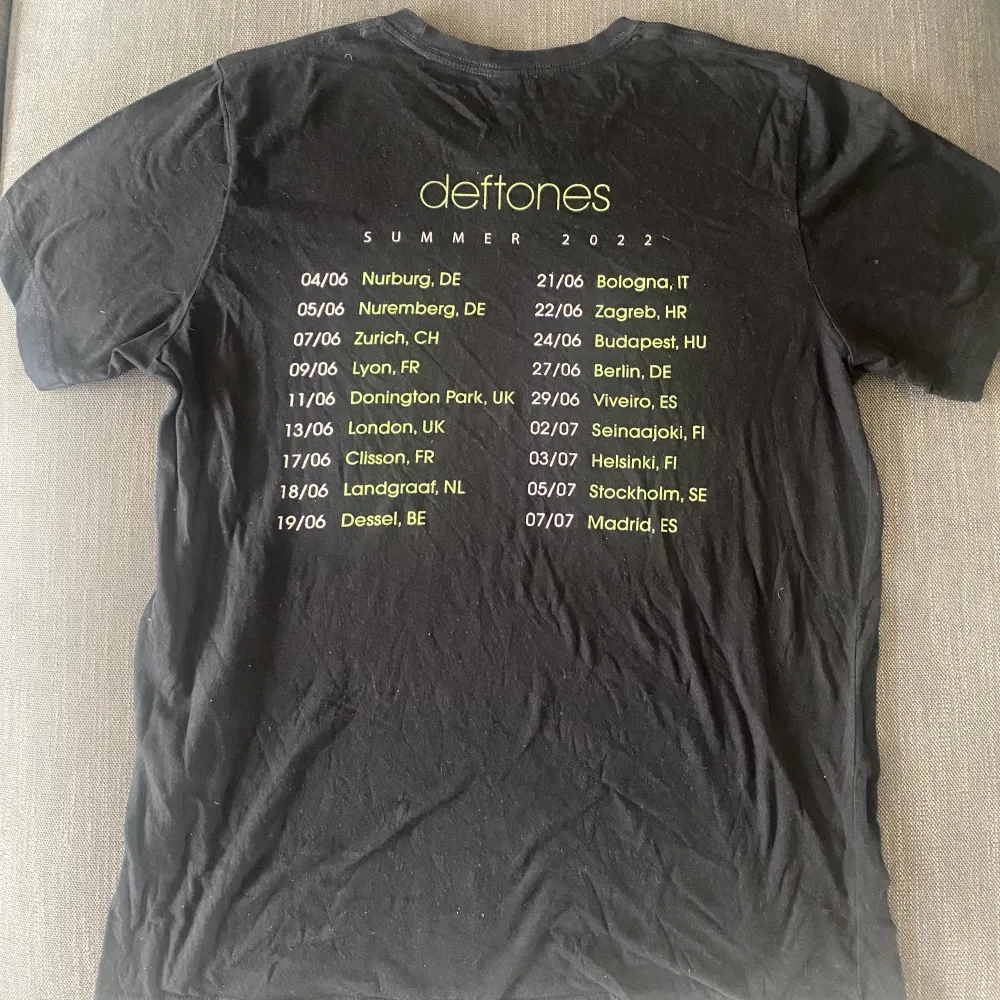 Fin deftones tour tröja använd fåtal gånger Skriv gärna om ni har några frågor eller vill se fler bilder<33. T-shirts.