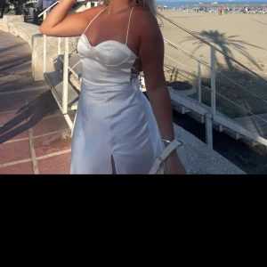 Vit klänning - En mycket fin och skön sommarklänning från Zara