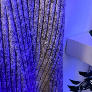 Stickad klänning  - Aldrig använd , väldigt lång 