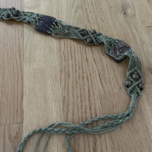 Skärp - Trendigt trådat skärp som man knyter! Skitsnyggt i sommar med tex en vit kjol😍