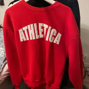 Snygg röd tröja från Gina Tricot i mycket bra skick!!❤️