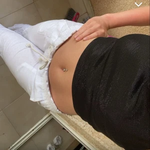 Glittrig top - Gör en intressekoll på min favorit top🫶 Den har jättefin passform med snörning i ryggen och passar perfekt nu till sommaren💗