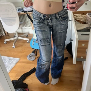 Lowwaist jeans - Ugh de är så fina😫 behöver money så därför säljer jag