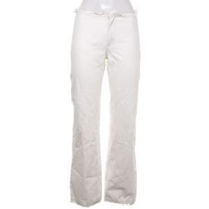 Lågmidjade vita jeans med fransar ifrån H&M Studio🙏🏼jättefint skick