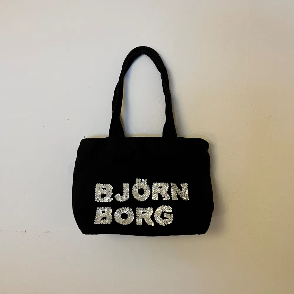 Väska från Björn Borg i bra skick!! Köpt vintage . Väskor.