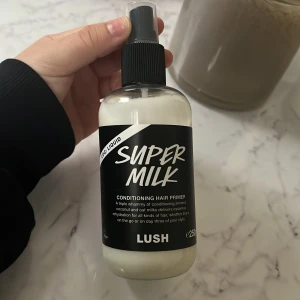 Super milk balsamspray.  - Säljer lush super milk balsamspray eftersom doften inte passar mig. Den större storleken, endast testad. Köpt för 390kr + 50kr frakt på Lush hemsida.