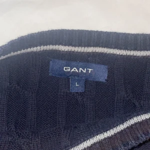 Gant Tröja - Tja säljer nu min gant tröja som är i bra skick fast inte använts för mycket, skulle säga skicket är 9/10. Passar till mycket och bra pris.