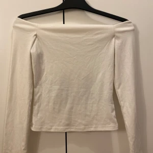 Off shoulder tröja - En jätte söt off shoulder tröja 