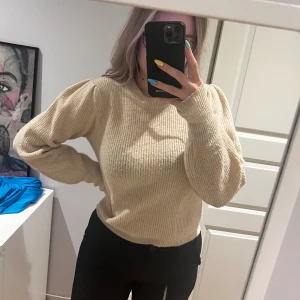 Stickad tröja från Nakd  - Står som storlek xxs men skulle säga det är som en S/M