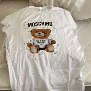 En fin vit tröja. - Den har bra tyg.